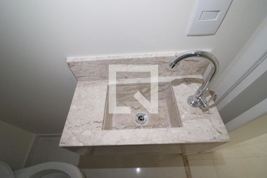 Lavabo de casa de condomínio para alugar com 2 quartos, 60m² em Vila Isolina Mazzei, São Paulo