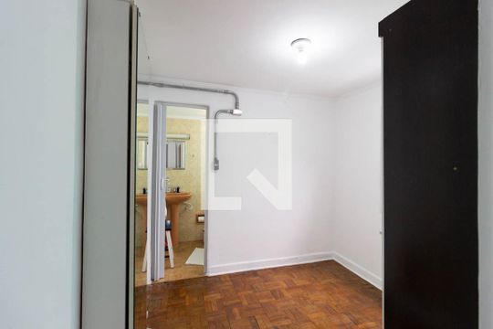 Suíte de casa para alugar com 3 quartos, 160m² em Vila Nivi, São Paulo