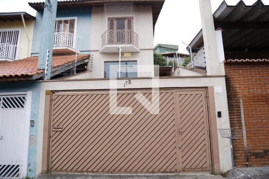 Fachada de casa à venda com 3 quartos, 152m² em Piqueri, São Paulo