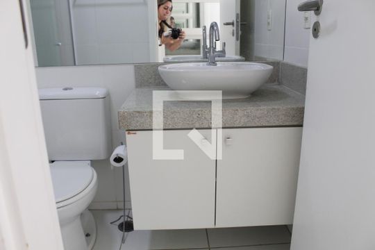 Banheiro da Suíte de apartamento para alugar com 2 quartos, 55m² em Anil, Rio de Janeiro