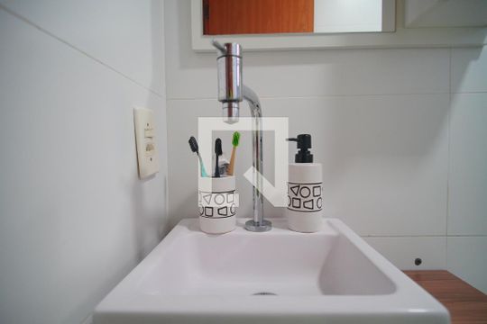Banheiro de apartamento à venda com 2 quartos, 48m² em Operário, Novo Hamburgo