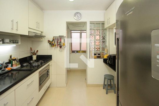 Cozinha de apartamento para alugar com 2 quartos, 59m² em Quinta da Paineira, São Paulo