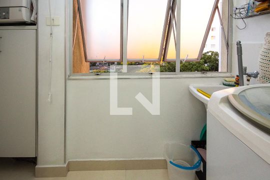 Área de Serviço de apartamento para alugar com 2 quartos, 59m² em Quinta da Paineira, São Paulo