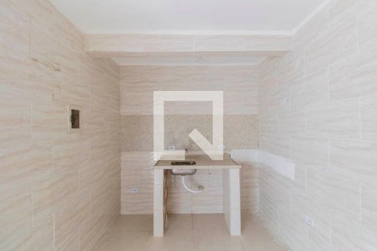 Cozinha de casa para alugar com 2 quartos, 70m² em Vila Nhocuné, São Paulo