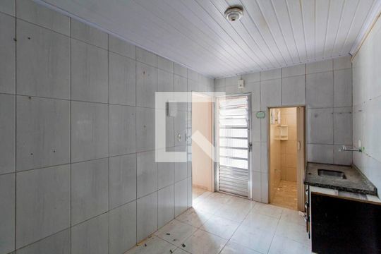 Cozinha de casa para alugar com 2 quartos, 70m² em Vila Nhocuné, São Paulo