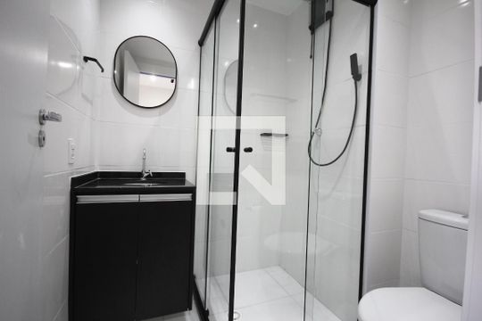 Banheiro de kitnet/studio para alugar com 1 quarto, 26m² em Vila Dom Pedro I, São Paulo