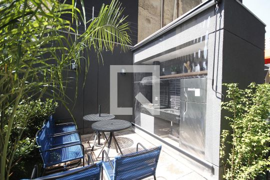 Churrasqueira 3 de kitnet/studio para alugar com 1 quarto, 26m² em Vila Dom Pedro I, São Paulo