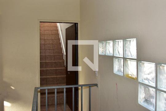 Escada de casa para alugar com 1 quarto, 50m² em Jardim Palmares (zona Sul), São Paulo