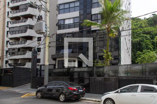 Fachada de apartamento para alugar com 3 quartos, 130m² em Barra Funda, Guarujá