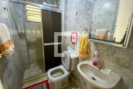 Banheiro de apartamento para alugar com 2 quartos, 65m² em Chácaras Rio, Petrópolis, Duque de Caxias