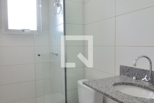 Banheiro de apartamento para alugar com 2 quartos, 42m² em Estância Velha, Canoas