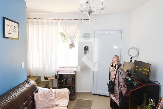 Sala de casa de condomínio à venda com 2 quartos, 60m² em Vila Nilo, São Paulo