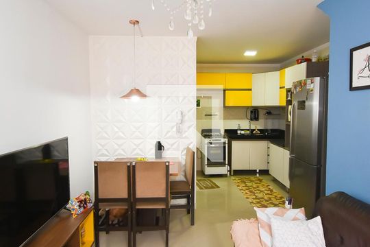 Sala de casa de condomínio à venda com 2 quartos, 60m² em Vila Nilo, São Paulo