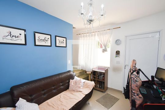 Sala de casa de condomínio à venda com 2 quartos, 60m² em Vila Nilo, São Paulo