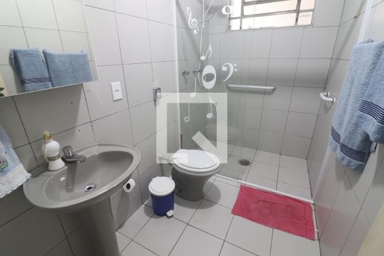 Banheiro 1 de casa à venda com 5 quartos, 235m² em Jardim Centenario, São Paulo