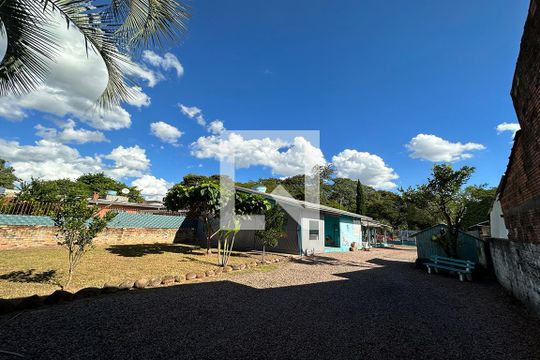 Área externa de casa à venda com 2 quartos, 180m² em Jardim América, São Leopoldo
