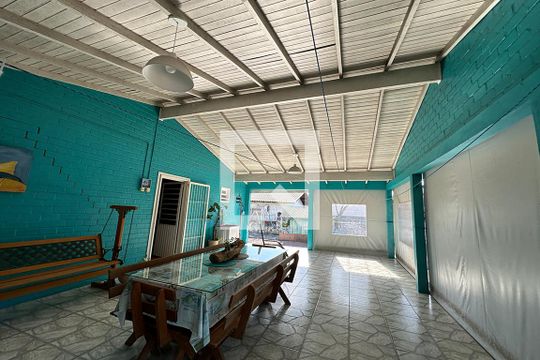 Área externa de casa à venda com 2 quartos, 180m² em Jardim América, São Leopoldo
