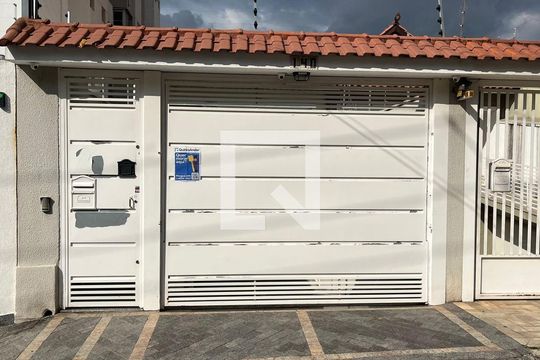 Fachada de casa à venda com 4 quartos, 350m² em Vila Gustavo, São Paulo