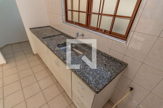 Detalhe Cozinha de casa de condomínio para alugar com 2 quartos, 60m² em Residencial Burato, Campinas