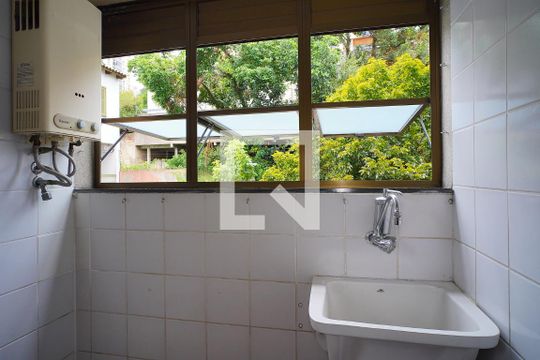 Área de Serviço de apartamento para alugar com 2 quartos, 74m² em Petrópolis, Porto Alegre