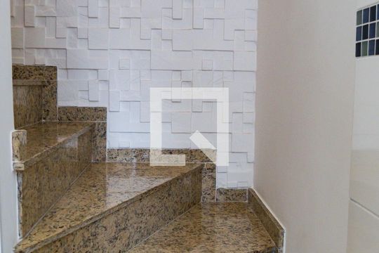 Escada de apartamento à venda com 2 quartos, 100m² em Parque das Nações, Santo André