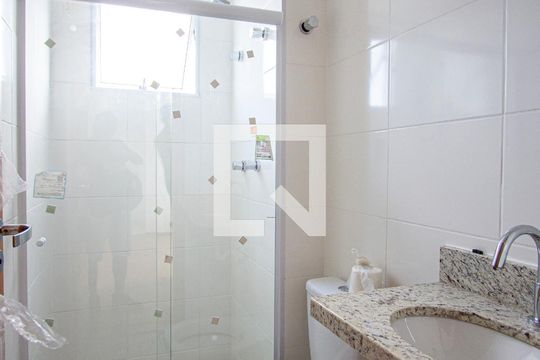 Banheiro de apartamento para alugar com 2 quartos, 46m² em Colubande, São Gonçalo