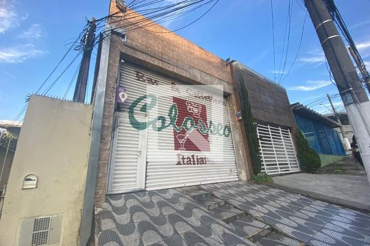 Fachada de casa à venda com 1 quarto, 50m² em Quitaúna, Osasco