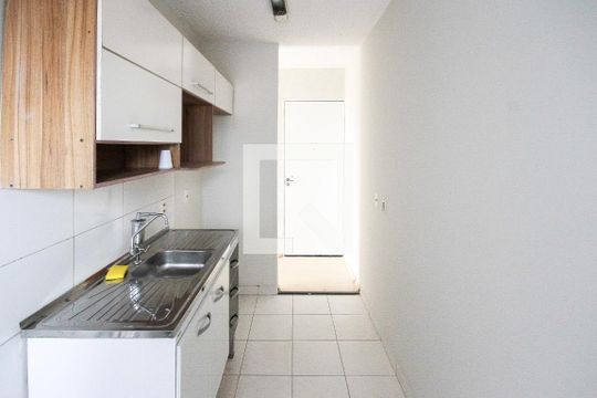 Cozinha de apartamento para alugar com 2 quartos, 44m² em Sítio Pinheirinho, São Paulo