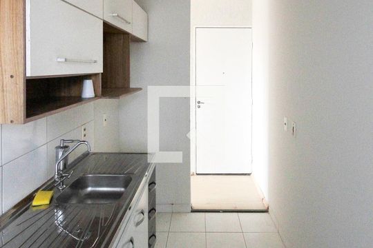 Cozinha de apartamento para alugar com 2 quartos, 44m² em Sítio Pinheirinho, São Paulo