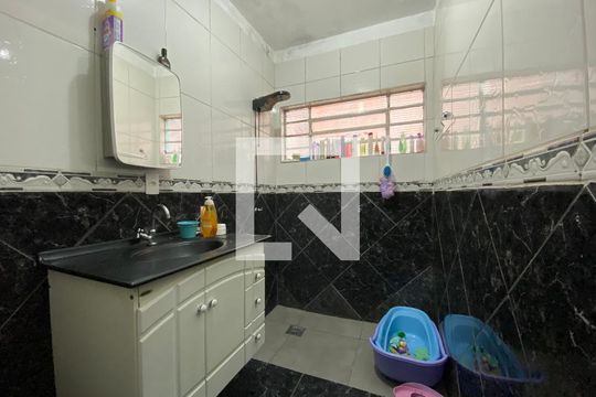 Banheiro da Suíte de casa para alugar com 4 quartos, 180m² em Vila Barcelona, Sorocaba