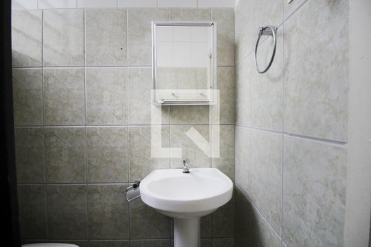 Banheiro de casa para alugar com 2 quartos, 55m² em Concórdia, Belo Horizonte