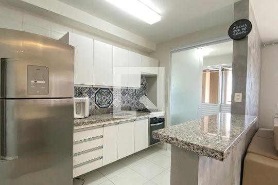 Cozinha de apartamento para alugar com 2 quartos, 62m² em Alphaville Residencial Um, Barueri