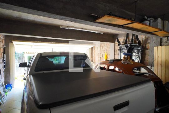 Garagem de casa à venda com 3 quartos, 260m² em Bom Jesus, Porto Alegre