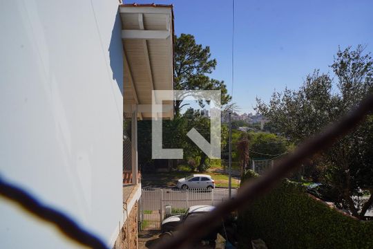 Vista de casa à venda com 3 quartos, 260m² em Bom Jesus, Porto Alegre