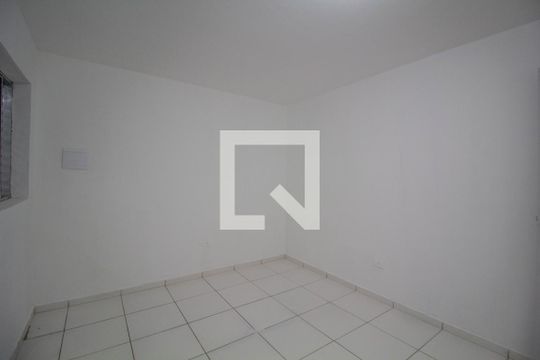 Quarto 1 de casa à venda com 6 quartos, 210m² em Vila Carmosina, São Paulo