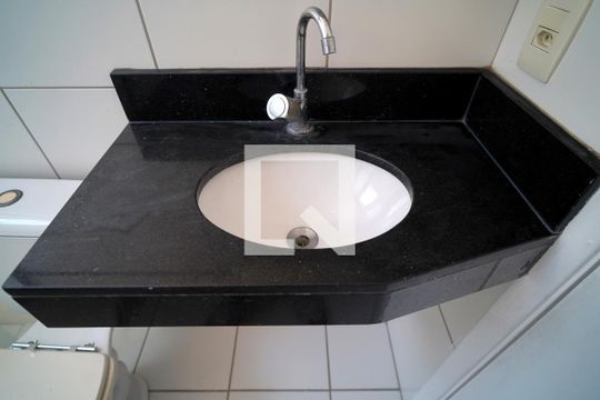 Banheiro de apartamento para alugar com 2 quartos, 54m² em Vila Jardini, Sorocaba