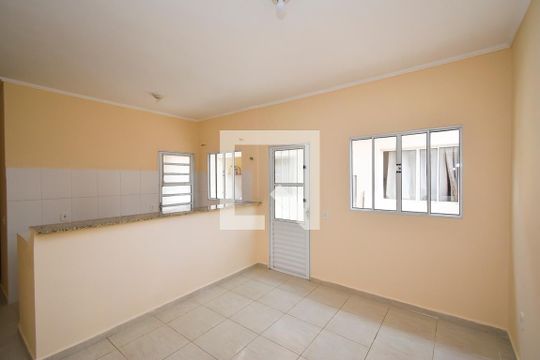 Sala de casa para alugar com 1 quarto, 50m² em Vila Nivi, São Paulo