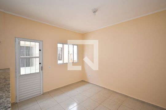 Casa para alugar com 1 quarto, 50m² em Vila Nivi, São Paulo