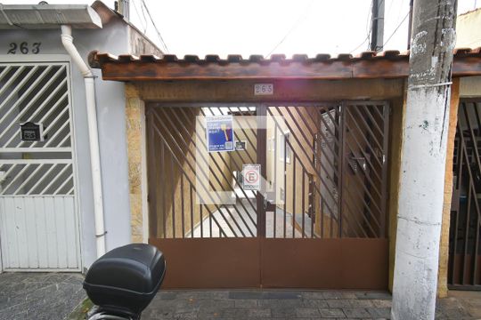 Fachada de casa para alugar com 1 quarto, 50m² em Vila Nivi, São Paulo