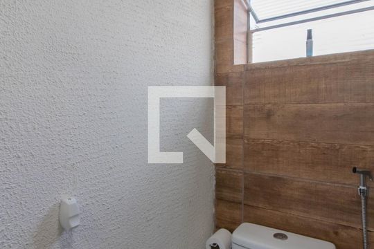 Banheiro de apartamento para alugar com 2 quartos, 43m² em Vila Florida, Guarulhos