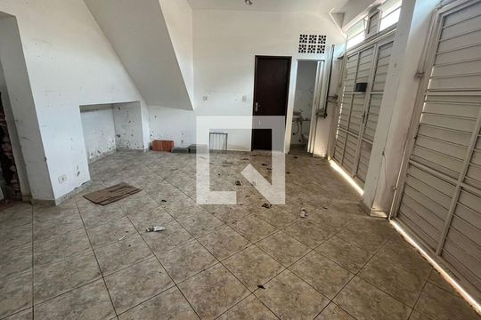 Garagem de casa à venda com 4 quartos, 240m² em Vila Germinal, São Paulo