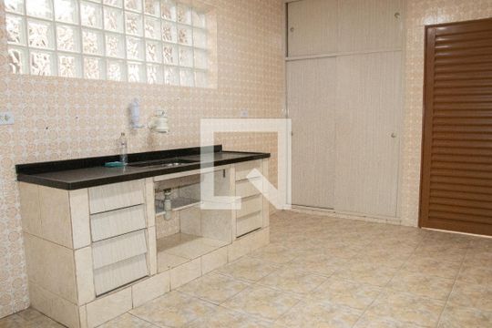 Cozinha 1 de casa à venda com 4 quartos, 240m² em Vila Germinal, São Paulo