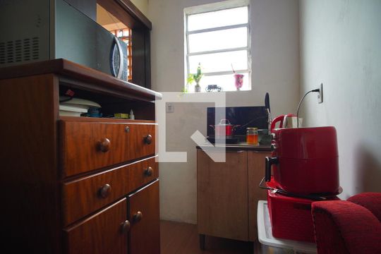 Cozinha de apartamento à venda com 1 quarto, 45m² em Vl Ipiranga, Porto Alegre