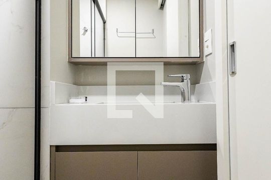 Banheiro de apartamento à venda com 1 quarto, 19m² em Pinheiros, São Paulo
