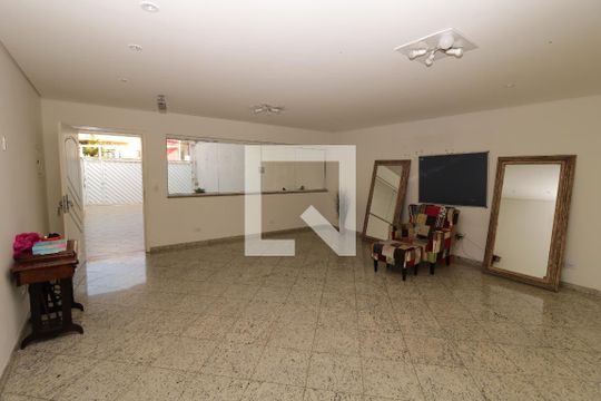 Sala de Estar  de casa para alugar com 4 quartos, 323m² em Vila Bastos, Santo André