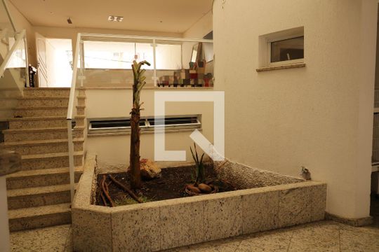 Jardim de casa para alugar com 4 quartos, 323m² em Vila Bastos, Santo André