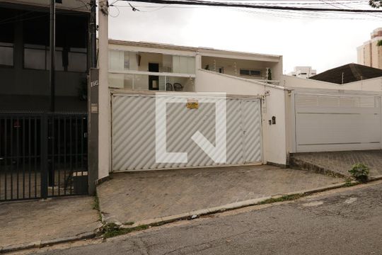 Fachada de casa para alugar com 4 quartos, 323m² em Vila Bastos, Santo André