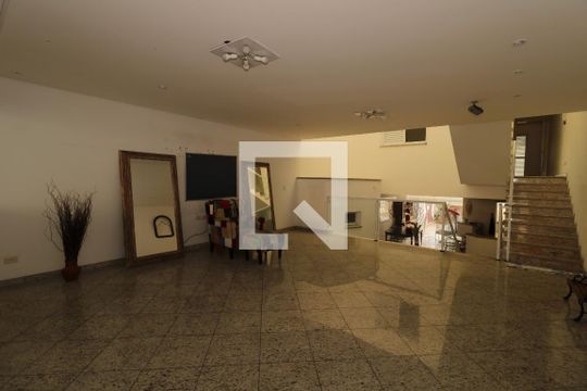 Casa para alugar com 4 quartos, 323m² em Vila Bastos, Santo André