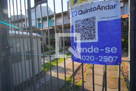 Fachada  de casa à venda com 3 quartos, 140m² em Jardim Itu, Porto Alegre
