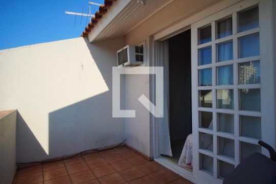 Sacada  de casa à venda com 3 quartos, 140m² em Jardim Itu, Porto Alegre